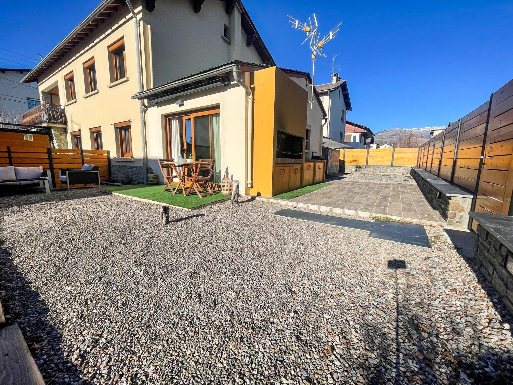 Bonita casa. Gran jardín. Con wifi. Vila Bourg-Madame Exterior foto